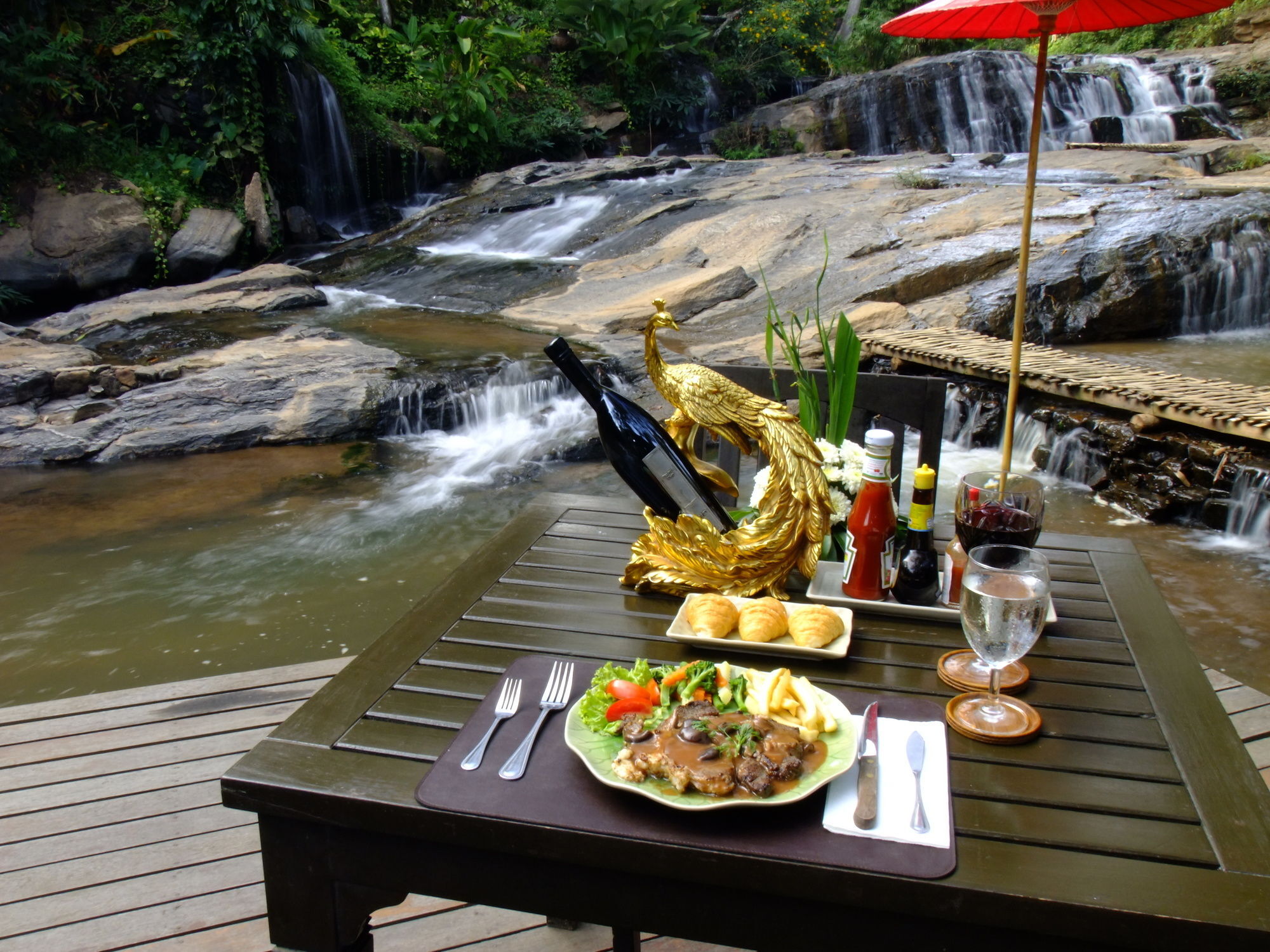 Sukantara Cascade Resort And Spa Mae Rim Exteriör bild